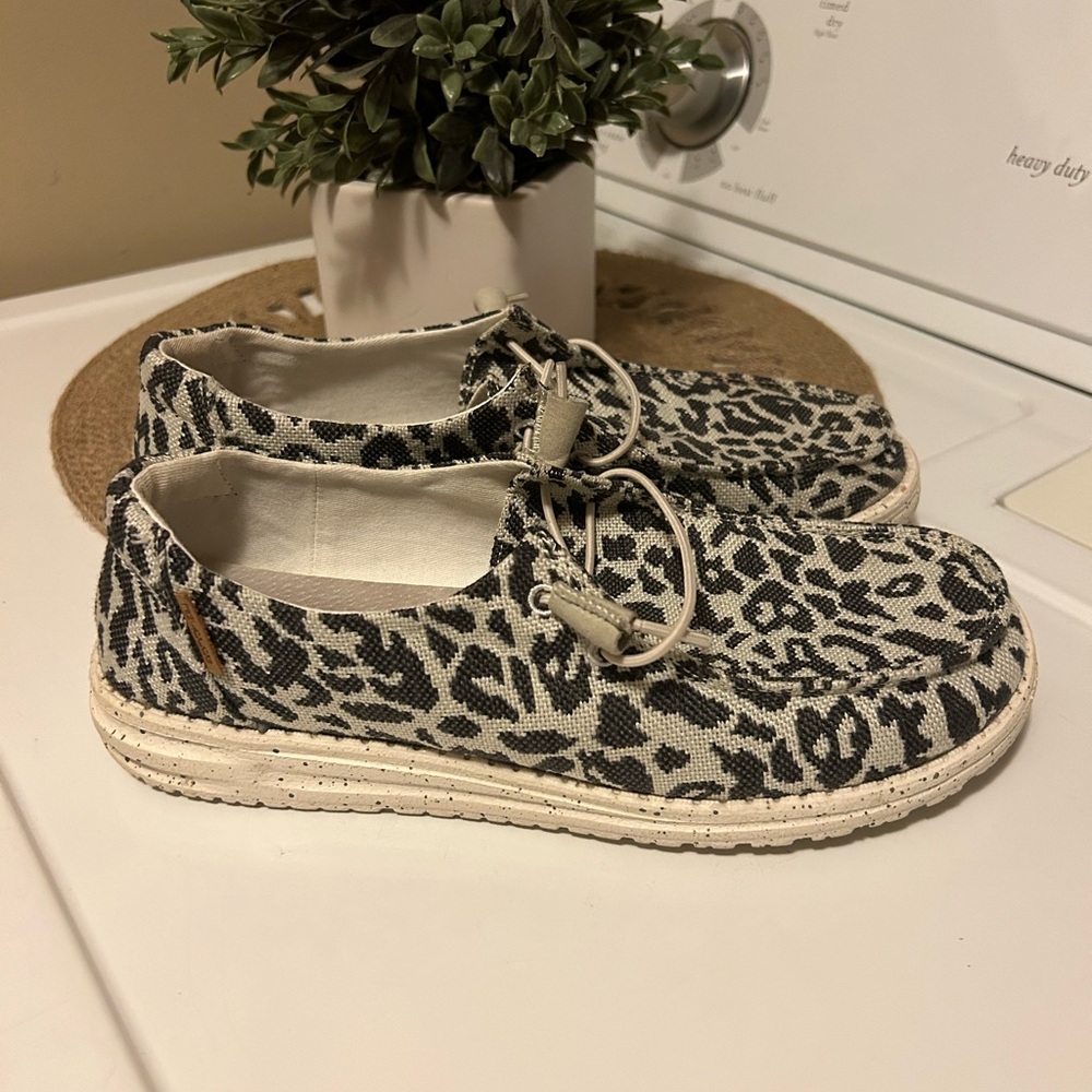 Hey Dudes. Women’s size 10. Leopard print.